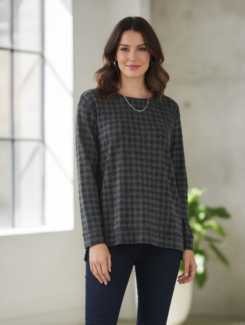 Liz Claiborne Gray and Black Houndstooth Knit Top